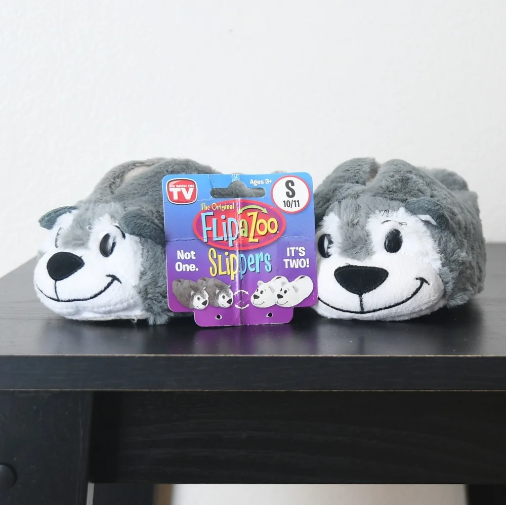 FlipaZoo Reversible Polar Bear 🐻‍❄️ to Wolf 🐺 Slippers. Size 11-12 Little Kids